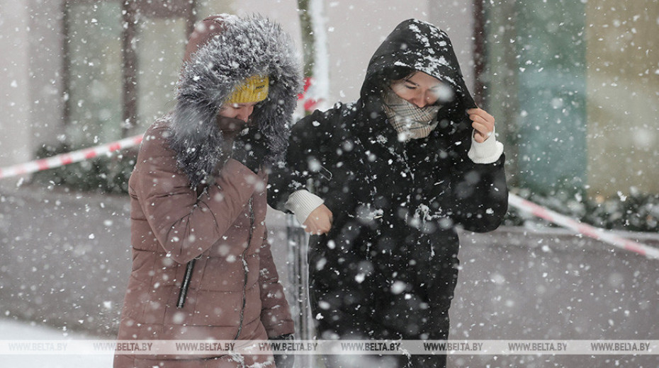 Heavy snowfall sweeps across Grodno