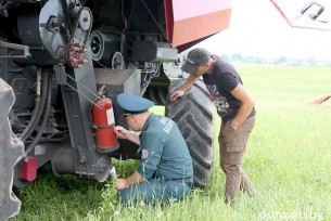 Аграрии приступили к уборке урожая – спасатели проверили, соблюдаются ли требования пожарной безопасности